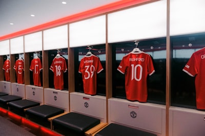 مباراة توتنهام وليفربول في الدوري الإنجليزيصراع الأضداد في ملعب العمالقة